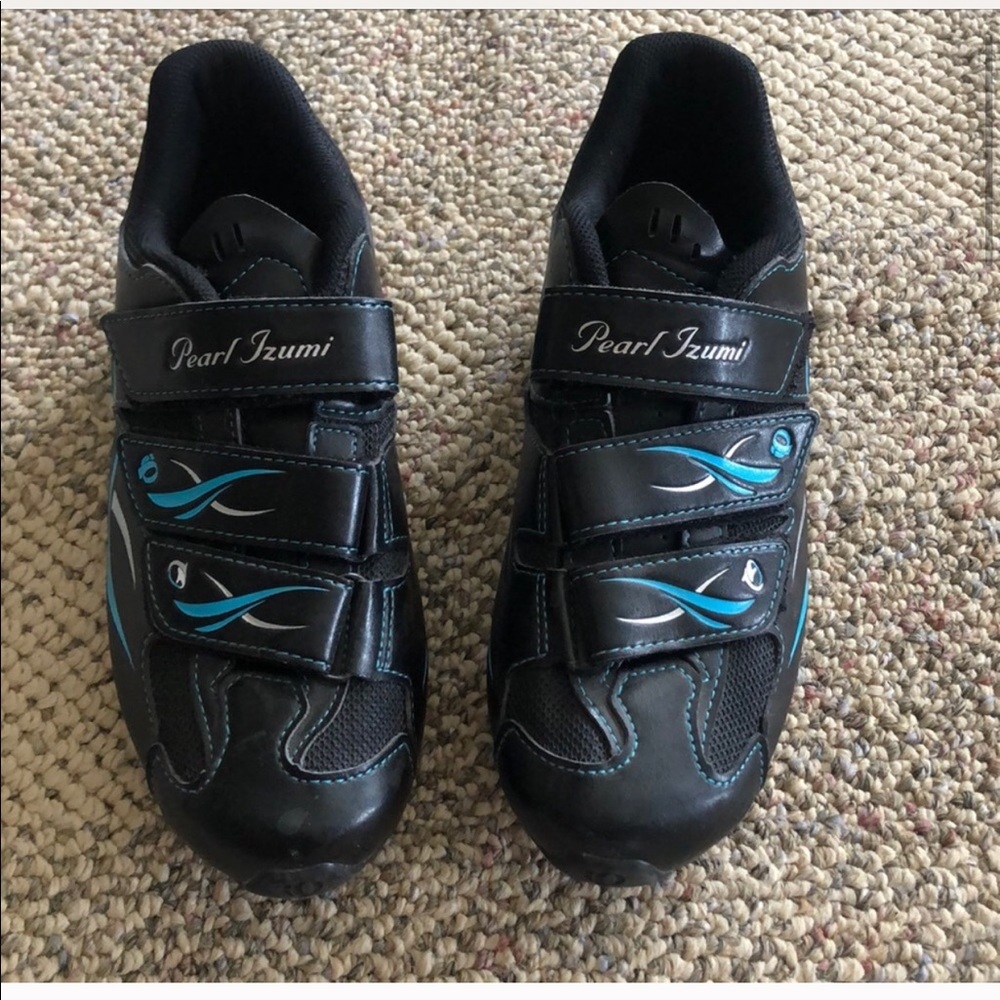 Pearl Izumi Bike shoe—size 39 with SPD cleats